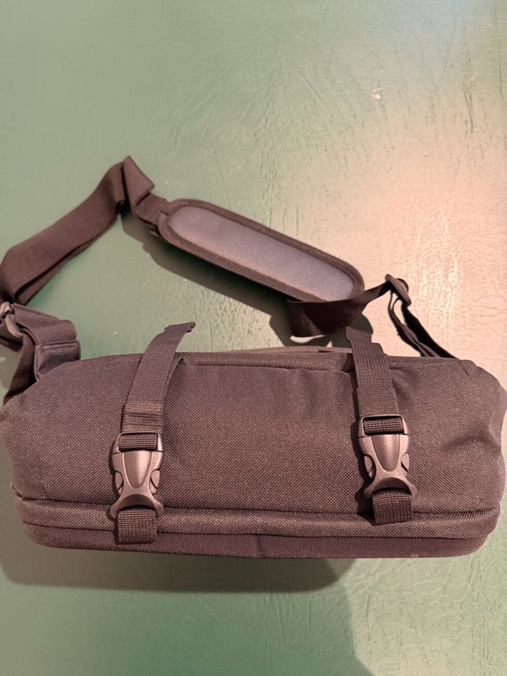 NWOT Comecase Hard Shell Camera Sling Bag DSLR Mirrorless Water Resistant Black - Picture 11 of 13